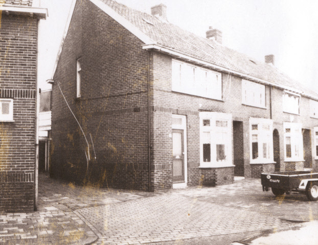 Helenastraat 31-33 voorzijde gemeentewoningen.jpeg