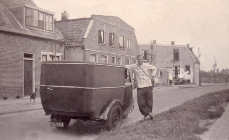 Helenastraat 55-57-59 richting Broekheurnerweg in de jaren 50.jpg