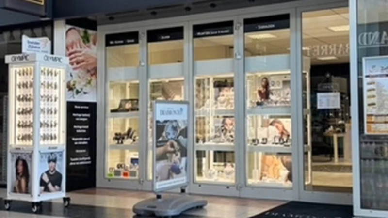 Wesseler-Nering 3 B2 Juwelier Diamonto, gevestigd in Winkelcentrum Zuid.jpg