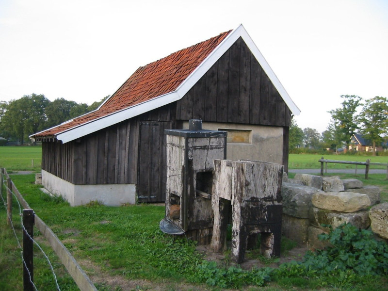 Helmerstraat 410 Molenschuurtje, hoort historisch bij de Wissinksmolen. Maakt deel uit van beschermd monument en boerderij, schuur en bakhuis..jpg