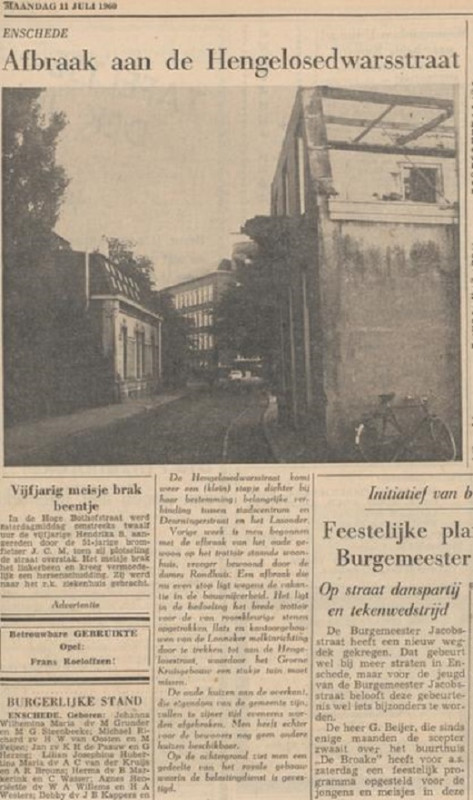 Hengelosedwarsstraat 7 afbraak woning dames Rodnhuis krantenfoto Tubantia 11-7-1960.jpg