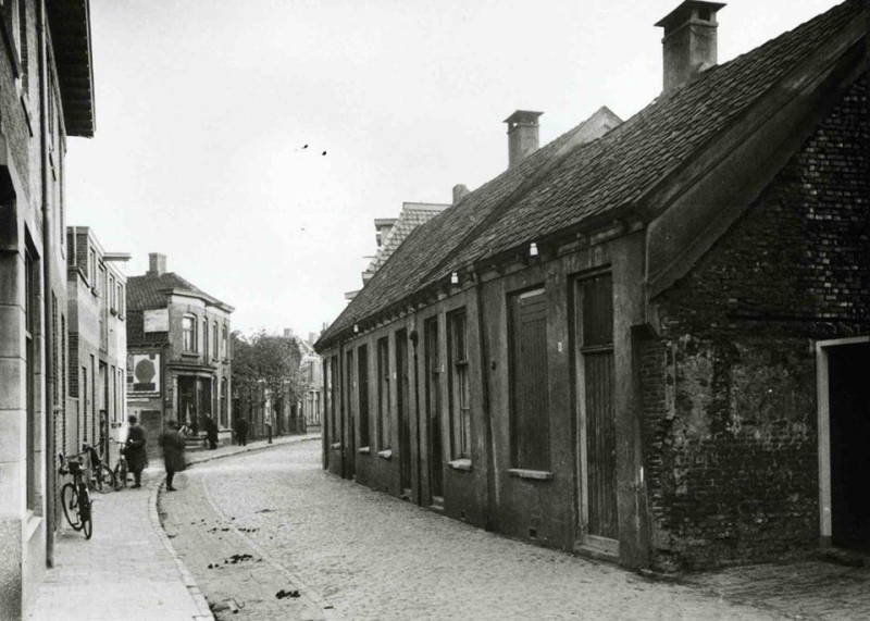 Hengelosedwarsstraat 6-14 Aantal afbraak- afdakswoningen,  1930.jpg