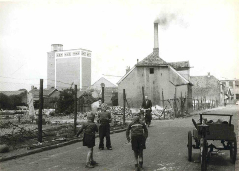 Hengelosedwarsstraat 41-69 Tuk links graansilo landbouwbank 1954.jpg