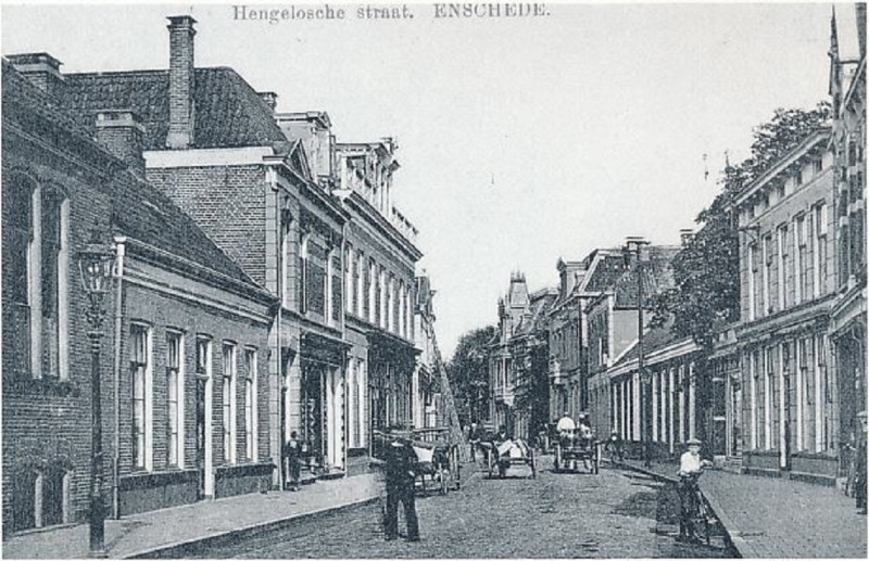 Hengelosestraat 9 links pand vroeger cafe van de Lande nu Korte Hengelosestraat.jpg