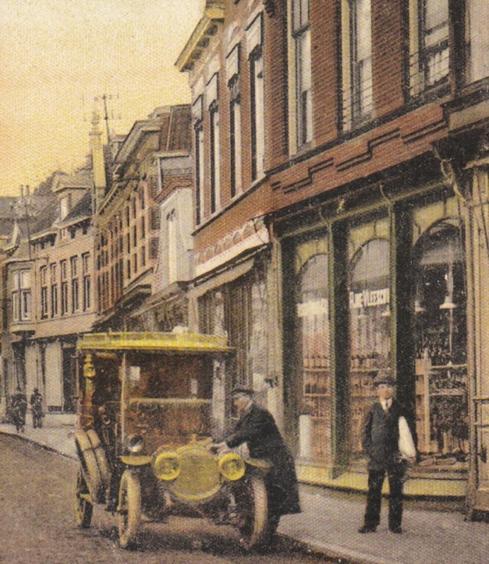 Hengelosestraat 12 nu Korte Hengelosestraat met oude auto.jpg