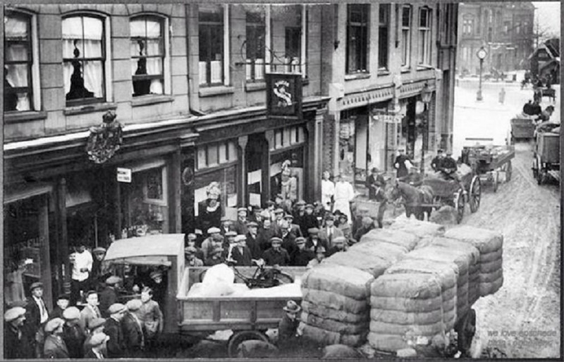 Hengelosestraat 27-29-31-33 nu Korte Hengelosestraat hoek Stationsplein villa Kleiboer ongeluk.jpg