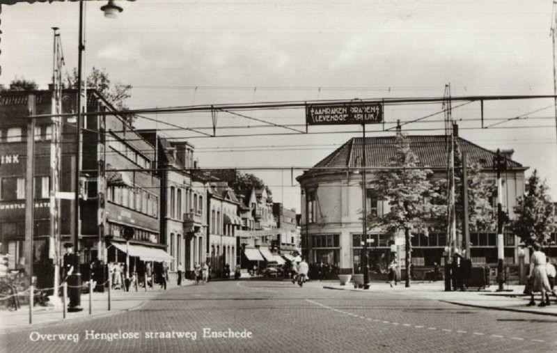 Hengelosestraat 30B hoek Stationsplein 1 spoorwegovergang..jpg