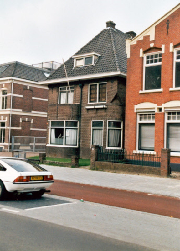 Hengelosestraat 82-84 Een pand dat op de nominatie stond om gesloopt te worden omstreeks mei 2007..jpeg