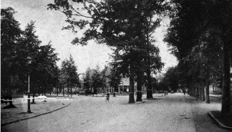 Hengelosestraat 120  links en 129 rechts Hengelosestraatweg. Na 1913 is het de Hengelosestraat. Vroeger ook wel Langesteeg genoemd..jpg