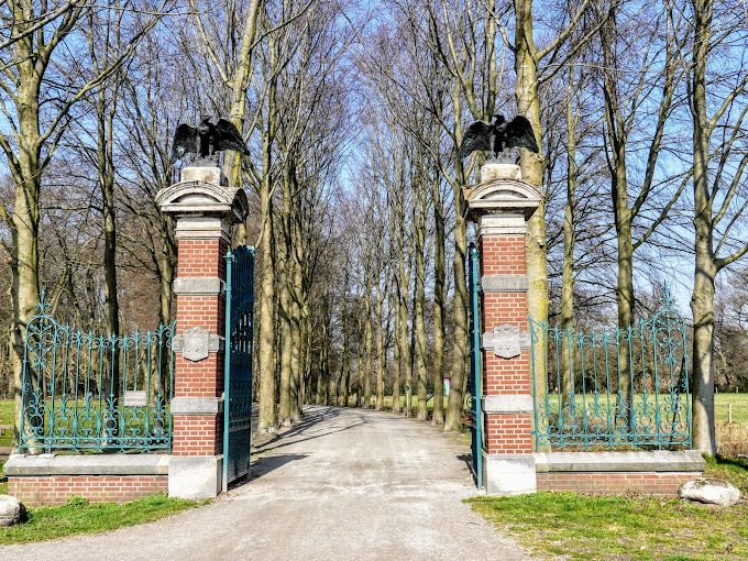 Hengelosestraat 342-346 toegangspoort Ledeboerpark landgoed Het Wageler.JPG