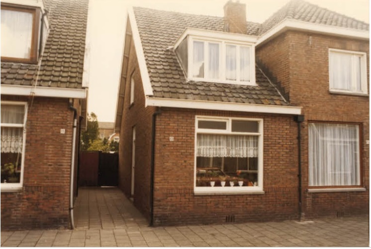 Herman van Hoevellstraat 13 woningen 1977.jpg