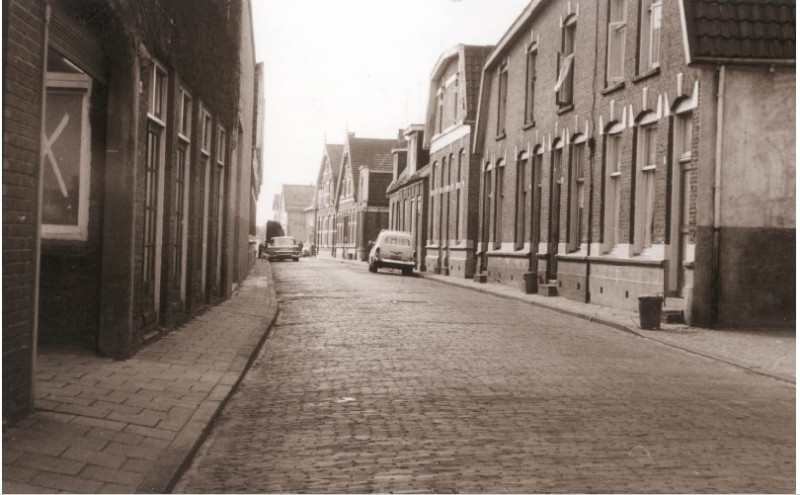Hessenweg 28 woningen, gezien vanaf de Espoortstraat 1967.jpg