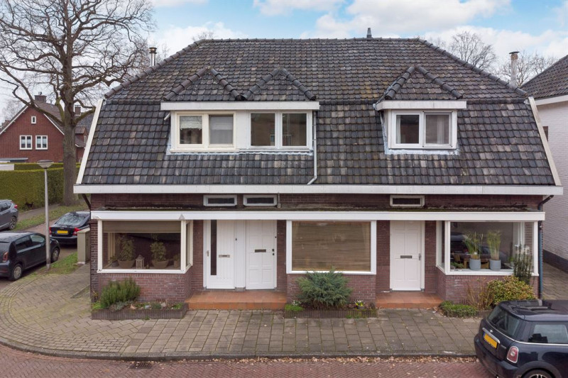 Hofstedeweg 105-107 hoek van der Waalslaan.jpg
