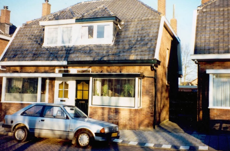 Hofstedeweg 119-121 woningen foto 1991.jpg