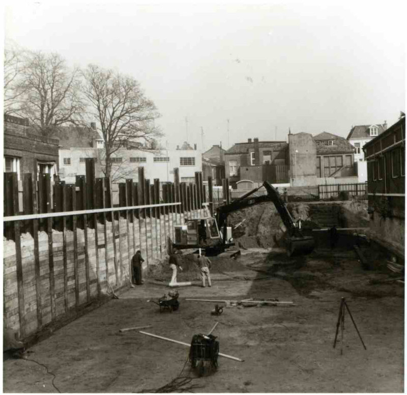 Hofstraat 6 Bouwput uitbreiding stadhuis 1-4-1973, vroeger locatie cafe Dam.jpg