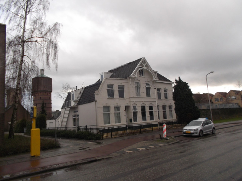 Hoge Bothofstraat 54 vroeger pension voor Italianen DE VOGGELKO'W daarachter wateroren.JPG