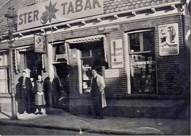 Hoge Bothofstraat 67 winkel in rookwaren annex bibliotheek Jan Schallenberg 1967.jpg