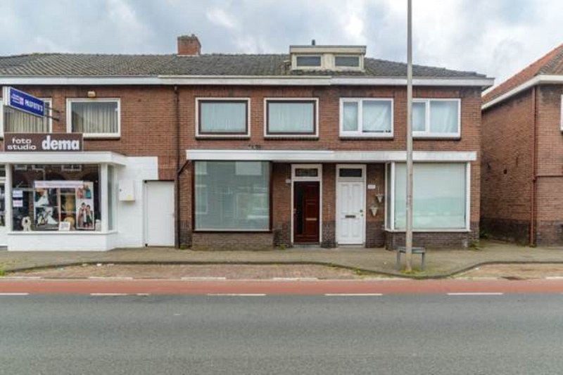 G.J. van Heekstraat 143 fotostudio Dema en woningen 145-147.jpg