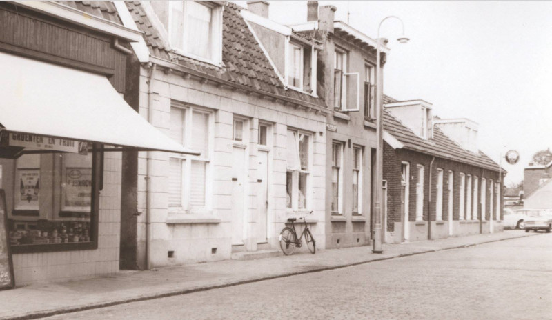 Hoge Bothofstraat 87-99 groentezaak en 99 cafe Rietman 1967.jpg