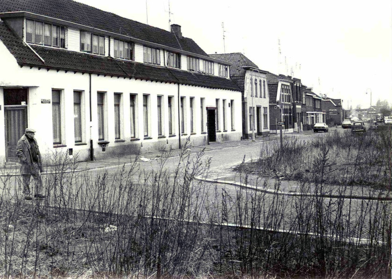 Hoge Bothofstraat 158 vanaf 2e Bothofdwarsstraat links pension staat nu appartementencomlex Singelstaete.jpg