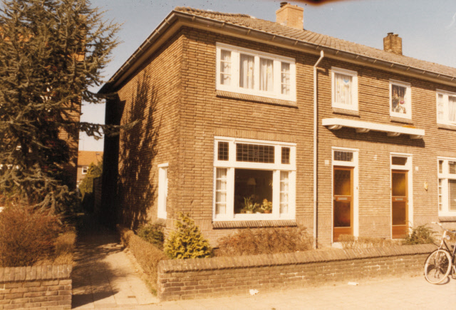 Hogelandsingel 66-68 woningen bouwjaar 1930 foto 1977.jpeg