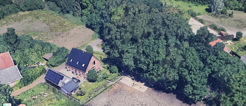 Holzikweg 9 boerderij bouwjaar 1916 luchtfoto Google Earth 24-6-2023.jpg