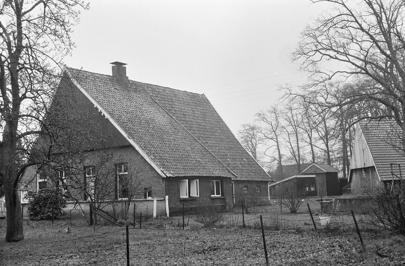 Holzikweg 20 boerderij ´t Jonas gesloopt mei 1987. foto 1967.jpg