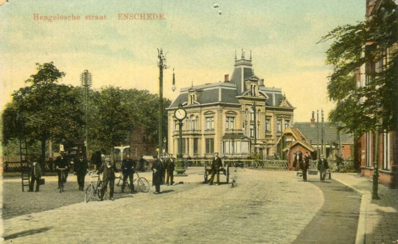 Hengelosestraat  hoek Molenstraat 1 villa Ledeboer.jpg