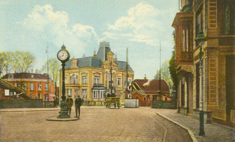 Hengelosestraat  links villa van Heek hoek Molenstraat 1 villa Ledeboer later Kleiboer. voetgangersbrug.jpg
