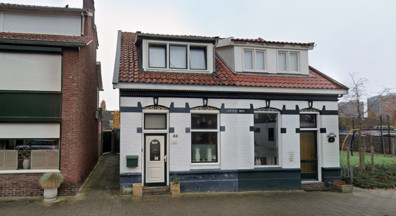 Hoogstraat 42-44 Twee-onder-één-kap woning bouwjaar 1905 foto 2021.jpg