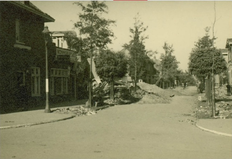Hoogstraat 112-124 na bombardement van10 oktober 1943, getroffen huis nr. 112.jpg