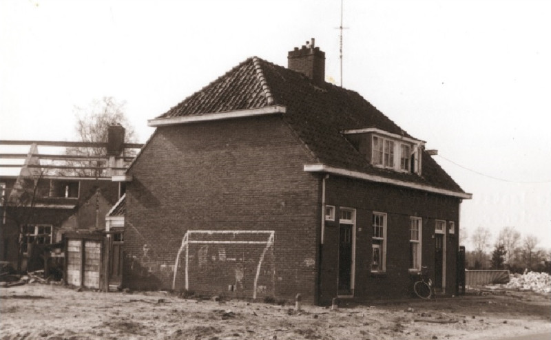 Horstlindelaan 181-183 eerder Horstlindeweg 181-183  De laatste woningen van de zgn. Drienerkrim, op de hoek met de Dr. Zamenhoflaan 1967.jpg