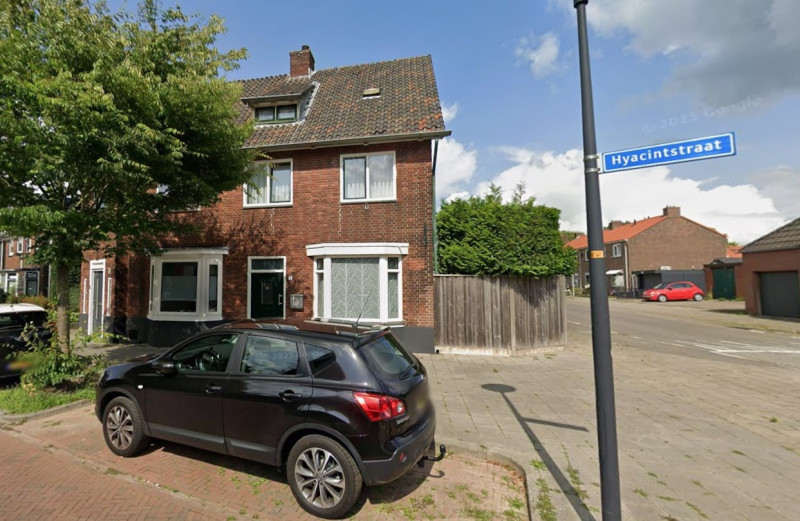 Hyacintstraat 6-8 hoek Floraparkstraat Twee-onder-één-kap woning bouwjaar 1938 foto 2025.jpg