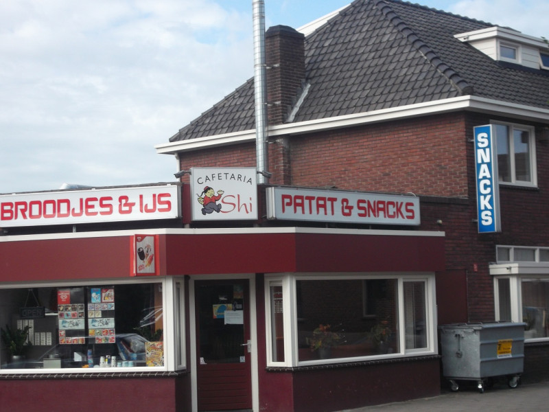 Poolmansweg 23 hoek Kastanjestraat cafetaria Shi 2013.JPG