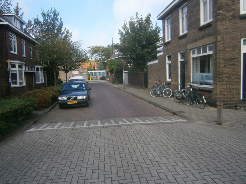 J.P. Sweelinckstraat 12-14 links vanaf hoek Jacob Obrechtstraat richting Varviksweg.JPG