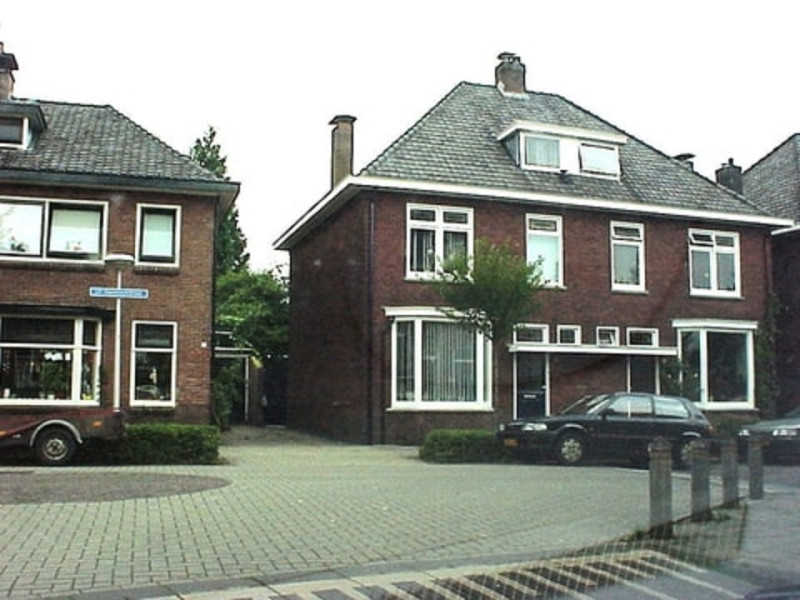 J.P. Sweelinckstraat 12-14 vanaf hoek Jacob Obrechtstraat.jpg