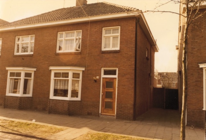 J.P. Sweelinckstraat 24-26 woningen bouwjaar 1930 foto 1977.jpg