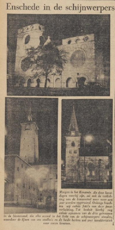 Markt 1-32 Jacobuskerk en Grote Kerk en Langestraat 24 Stadhuis in de schijnwerpers krantenfoto Twentsche courant 24-12-1955.jpg