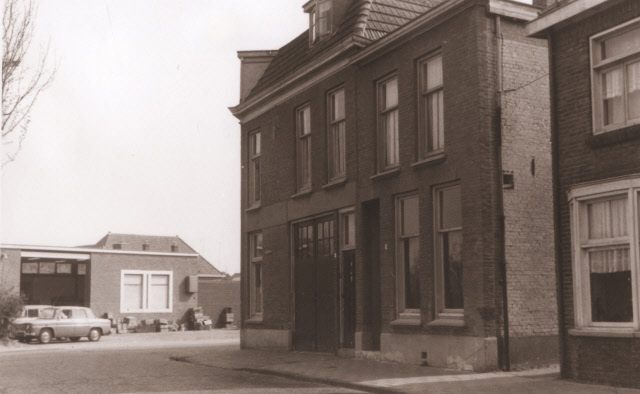 Jacobastraat 1-3 woningen bouwjaar 1903 foto 1967.jpeg