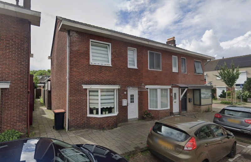 Jacobastraat 31-33-35 hoek Helenastraat woningen bouwjaar 1936 foto 2025.jpg