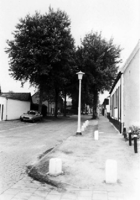 Jacobastraat 37-41 Straatbeeld met woningen gezien in noordoostelijke richting 1988.jpg