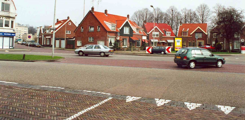 Janninksplein 1-11  gezien vanaf de Pathmossingel.jpg