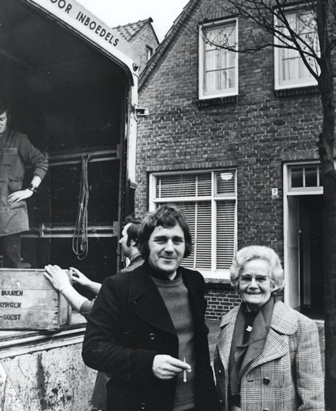 Janninksweg 7 Henk Elsink met zijn moeder.png