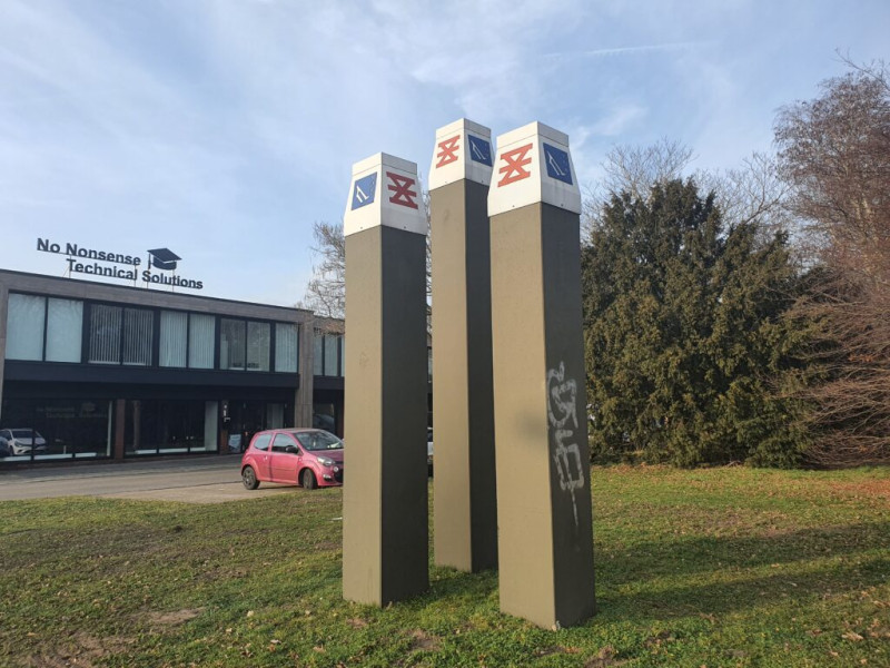 Hendrik ter Kuilestraat 135 rotonde Rembrandtlaan Binnenhaven kunstwerk meerpalen.jpg