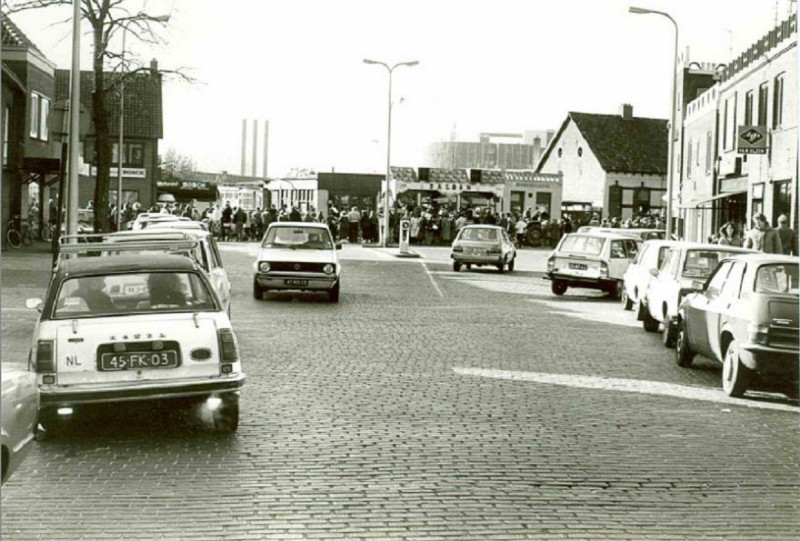 Kuipersdijk 36-40 vanaf Spelbergsweg Peddie. rechts Spelbergsweg 3 foto Van Ulzen 1982.jpg