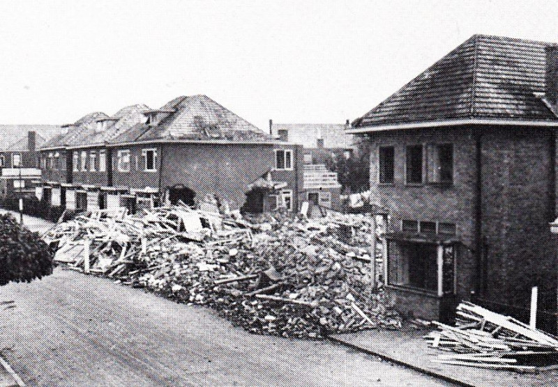 Javastraat 104-106 na het bombardement 10-10-1943.jpg