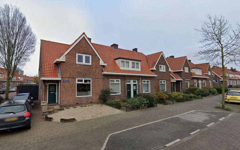 Javastraat 135-137-139-141 hoek Floresstraat woningen bouwjaar 1930 foto 2021.jpg