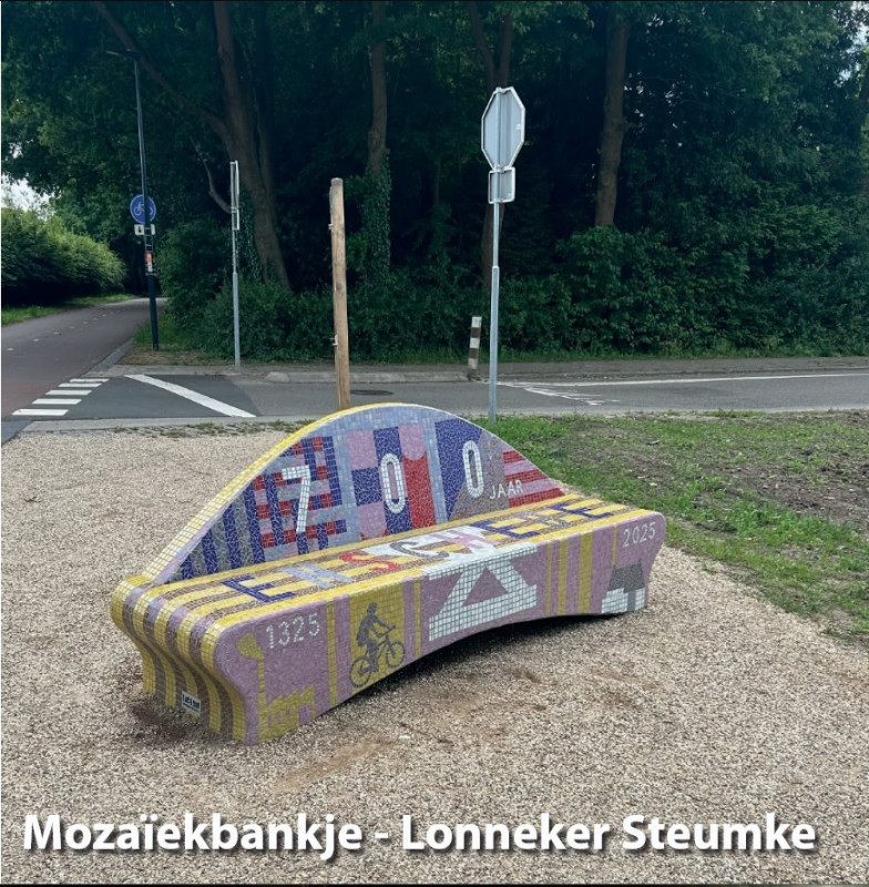Blijdensteinbleekweg fietspaf F35 mozaìekbankje Lonneker Steumke.jpg