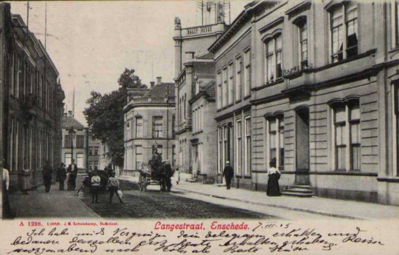 Langestraat 30-38 rechts huis Dr. Kosters links oude stadhuis. Op de plek van het pand achter de paardenkar is het oude C&A gebouwd..jpg