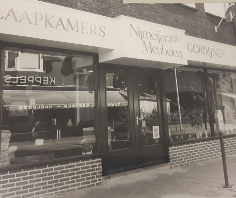 Lipperkerkstraat 30 Meubelzaak Nijmeijer jaren 80.jpg